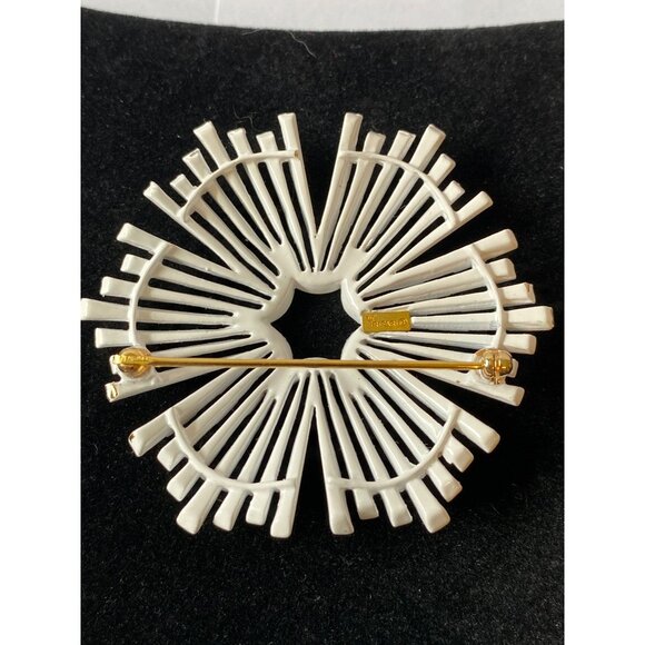 Vintage Crown Trifari White Starburst Brooch Pin J0200 - Picture 11 of 12